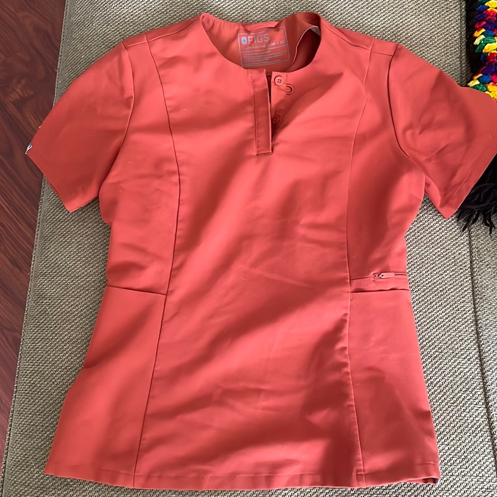 Figs Bristol Henley in Auburn